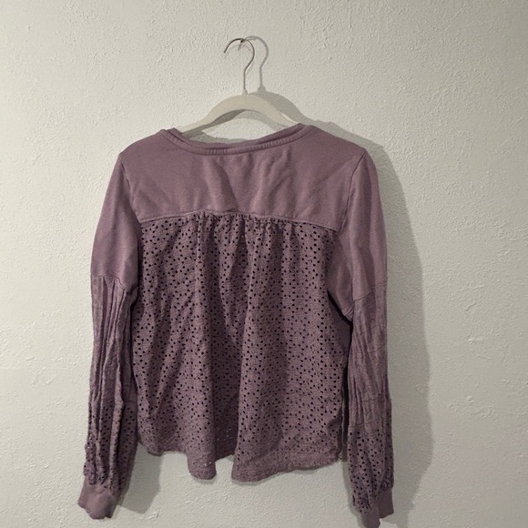 Anthropologie Eyelet Sweatshirt Blouse Lavender Purple Sz Medium - Picture 4 of 4